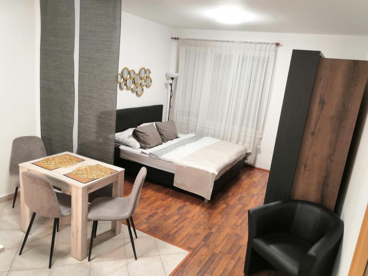 Apartman Prahaアパートメント エクステリア 写真