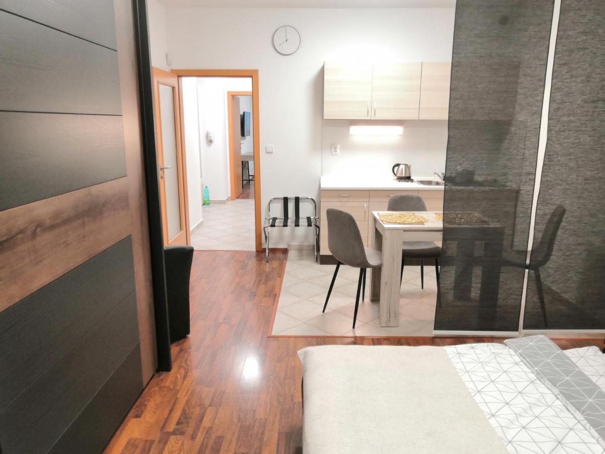 Apartman Prahaアパートメント エクステリア 写真